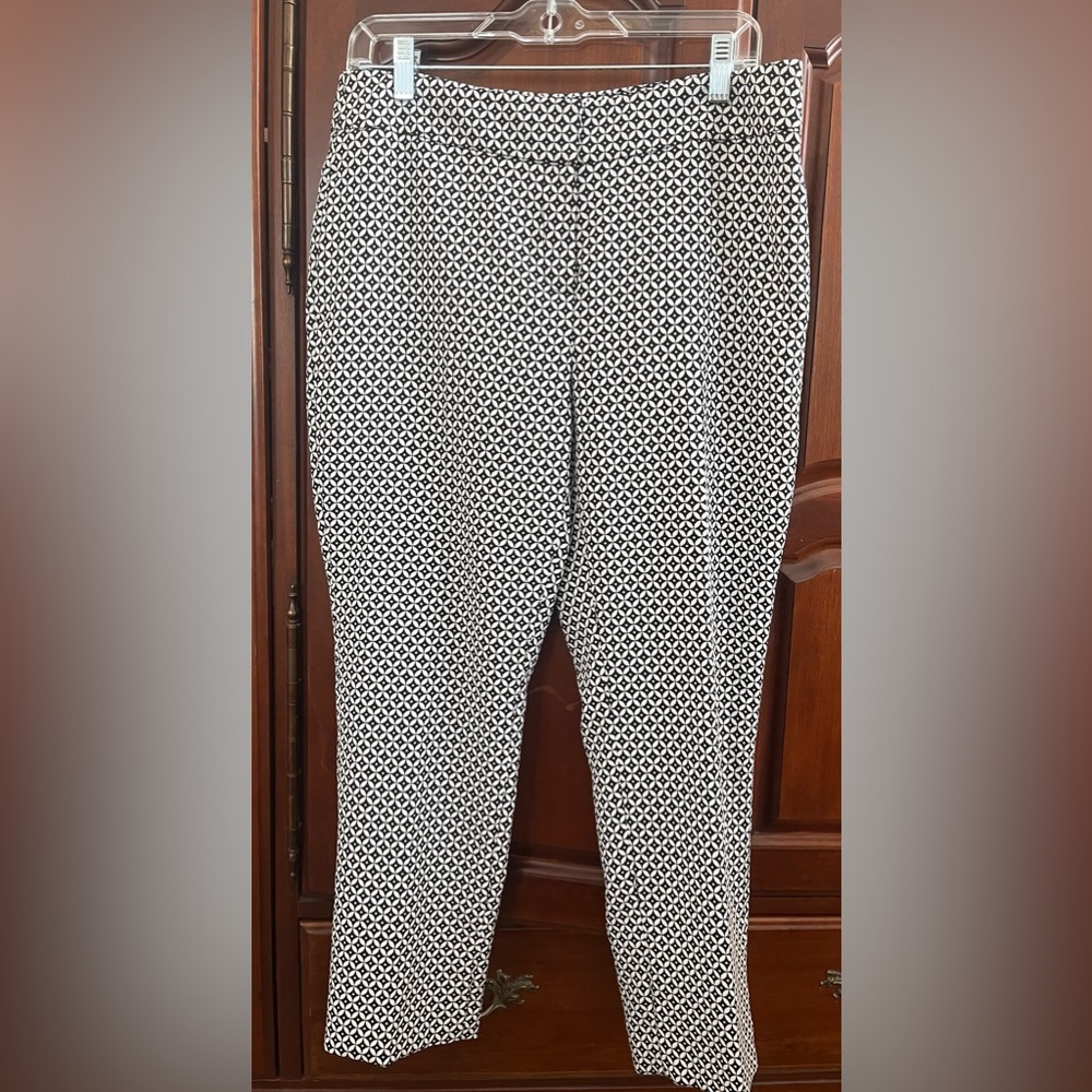 Kasper ankle pants, black and white print, size 8 petite (no size tag)
